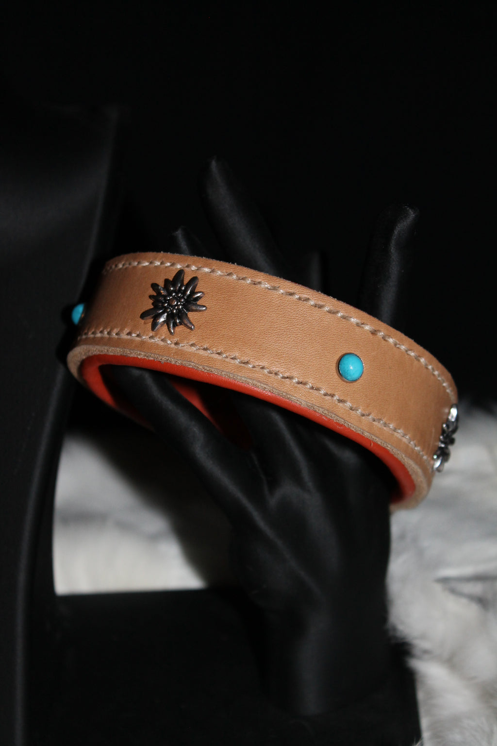 DIY  handgenähtes Fettlederhalsband mit Edelweiß-Concho´s, Gr. 34-38 cm, 3,5 cm breit