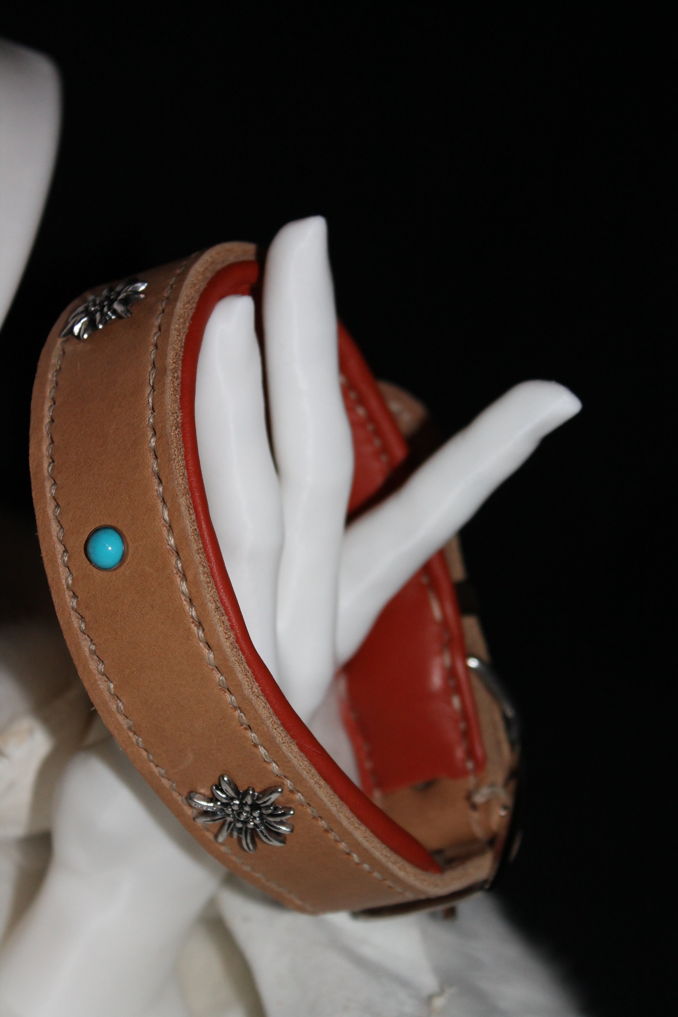 DIY  handgenähtes Fettlederhalsband mit Edelweiß-Concho´s, Gr. 34-38 cm, 3,5 cm breit