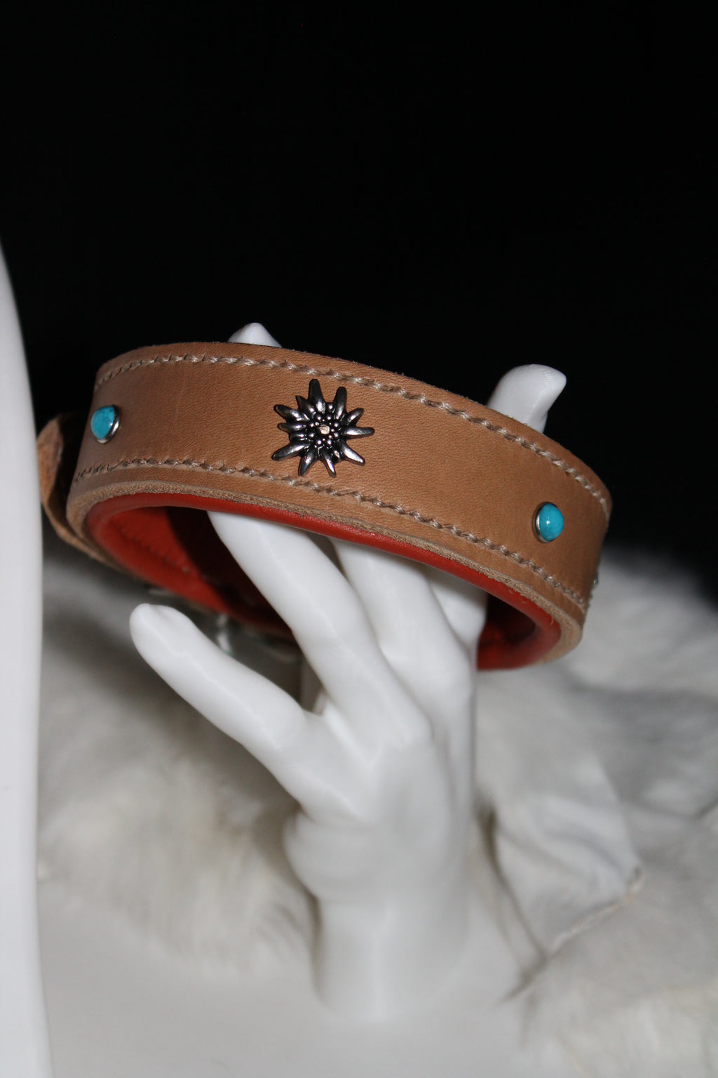 DIY  handgenähtes Fettlederhalsband mit Edelweiß-Concho´s, Gr. 34-38 cm, 3,5 cm breit