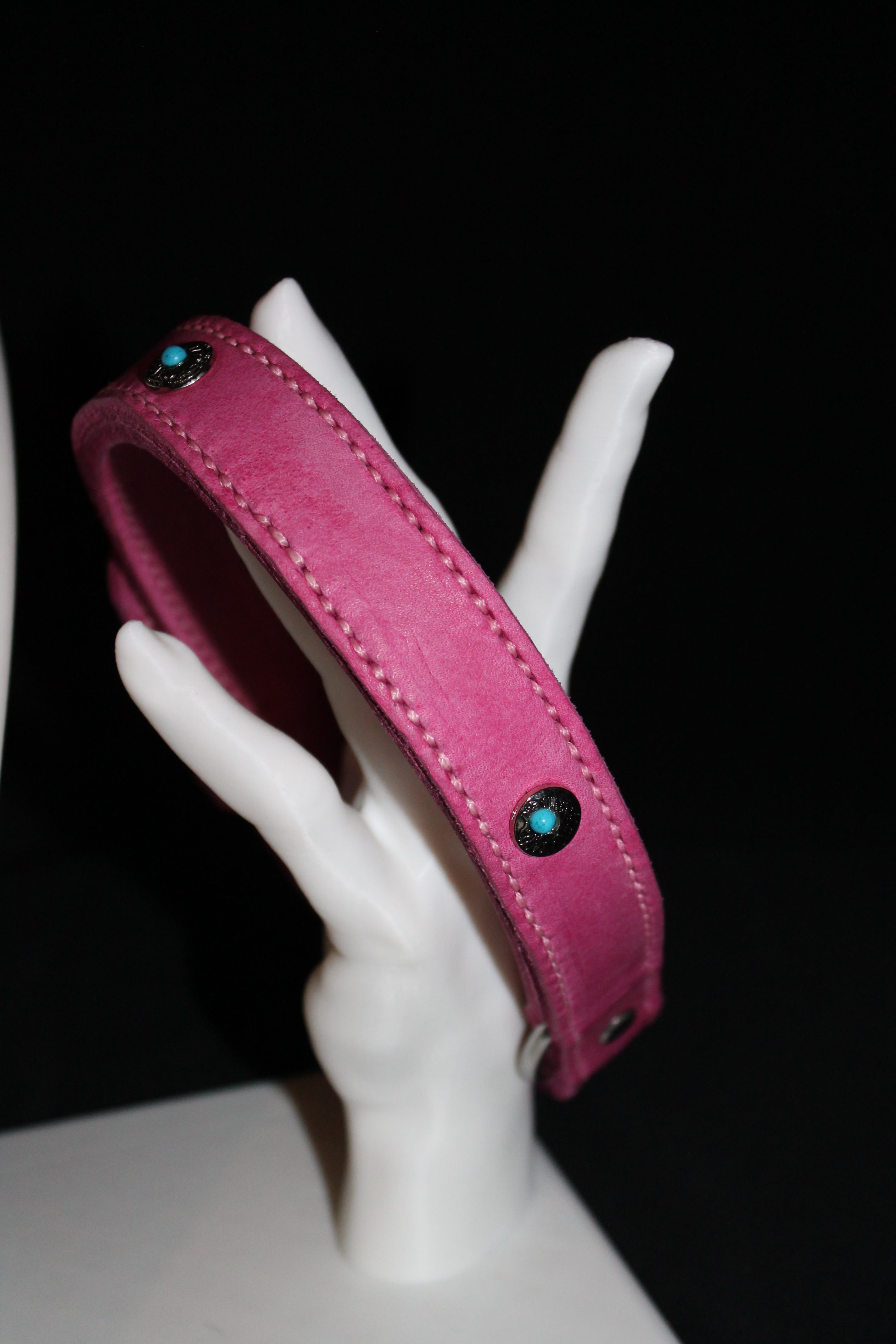 DIY handgenähtes Zugstopp-Halsband mit Concho´s, Fettleder in der Farbe Pink, verstellbar Gr. 37-42 cm, 2,5 cm breit