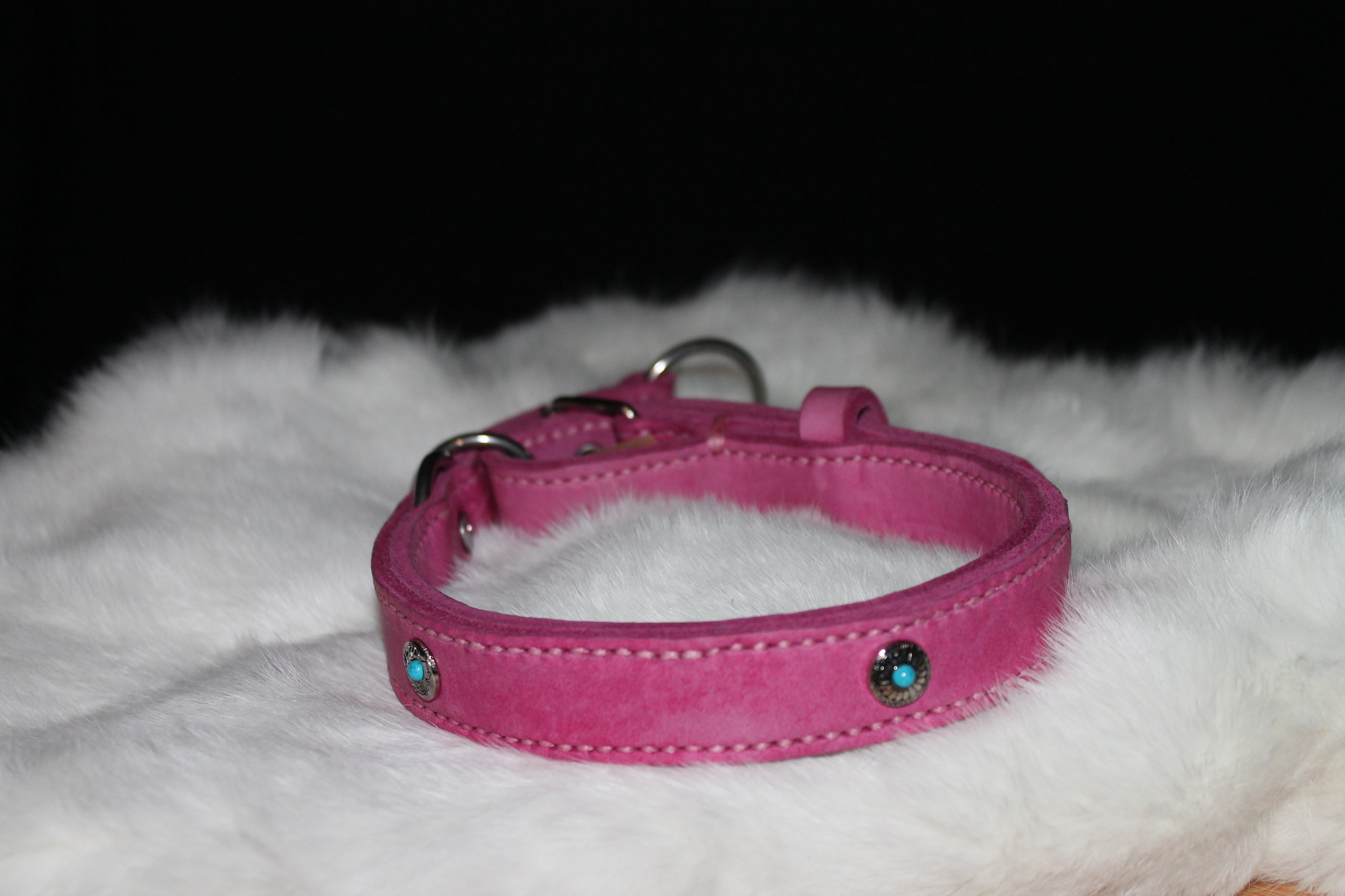 DIY handgenähtes Zugstopp-Halsband mit Concho´s, Fettleder in der Farbe Pink, verstellbar Gr. 37-42 cm, 2,5 cm breit