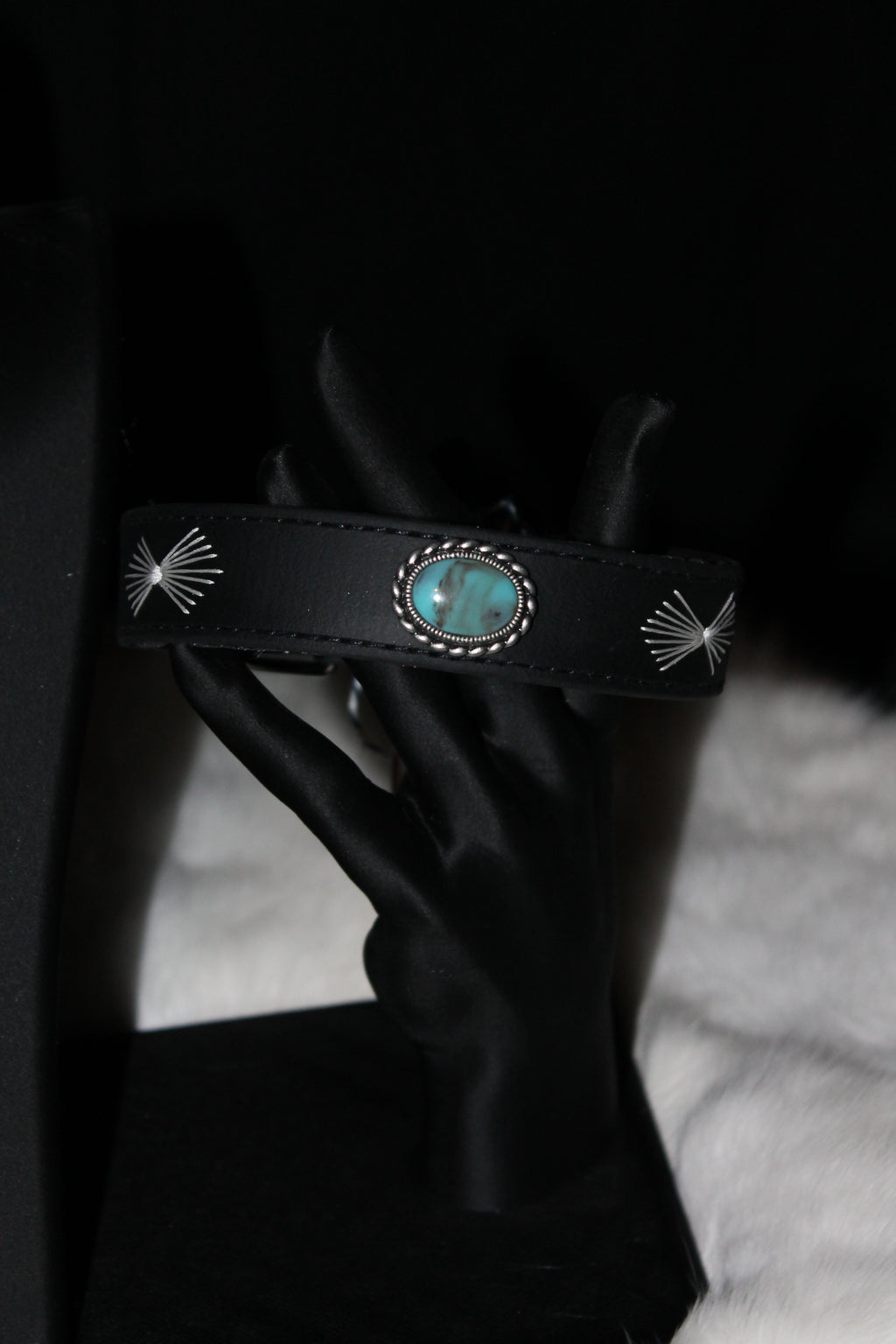 DIY biothanes Halsband, Schwarz mit gesticktem Fächer mit Stein, Gr. 28-31 cm, 2,5 cm breit