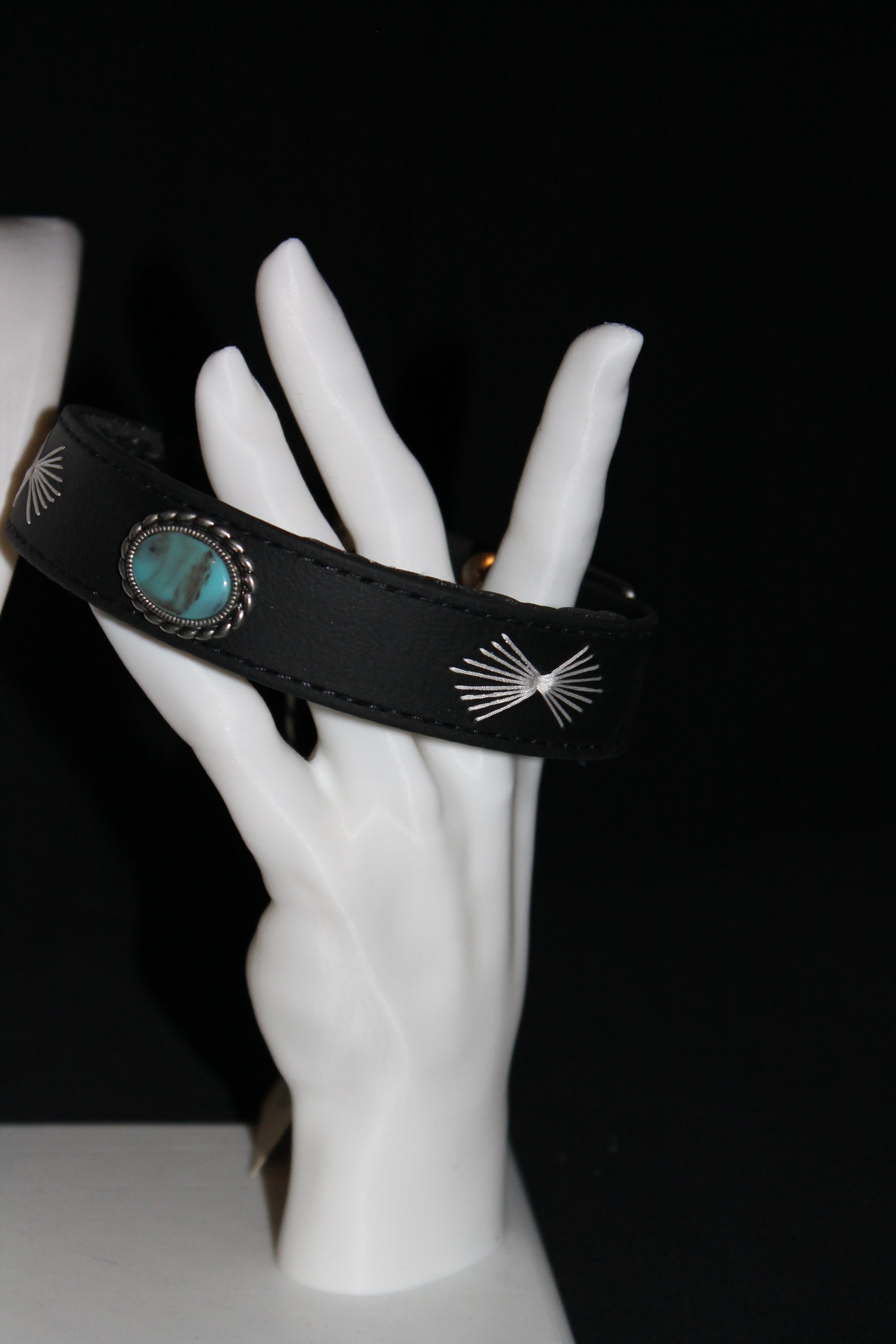 DIY biothanes Halsband, Schwarz mit gesticktem Fächer mit Stein, Gr. 28-31 cm, 2,5 cm breit