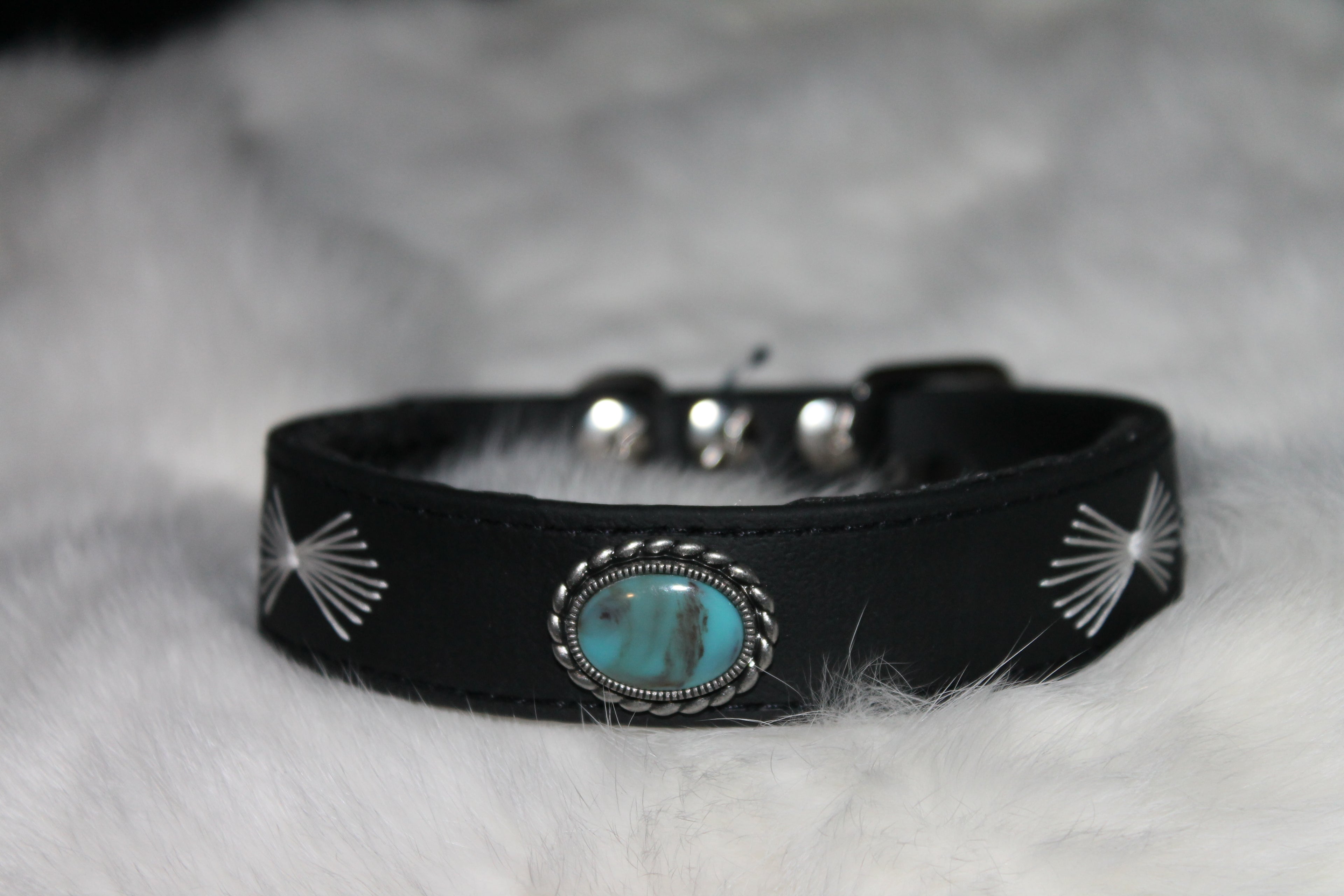 DIY biothanes Halsband, Schwarz mit gesticktem Fächer mit Stein, Gr. 28-31 cm, 2,5 cm breit