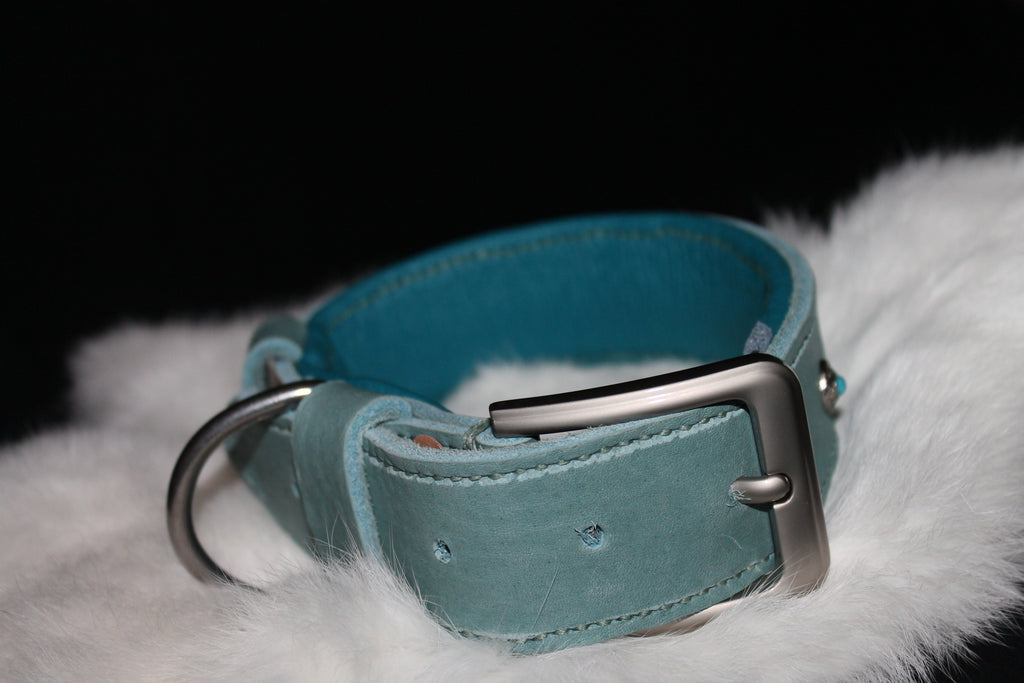 DIY handgenähtes Lederhalsband Eisblau Silber Chonchos mit kleinen Steinen. 41-44 cm, 4,5 cm breit