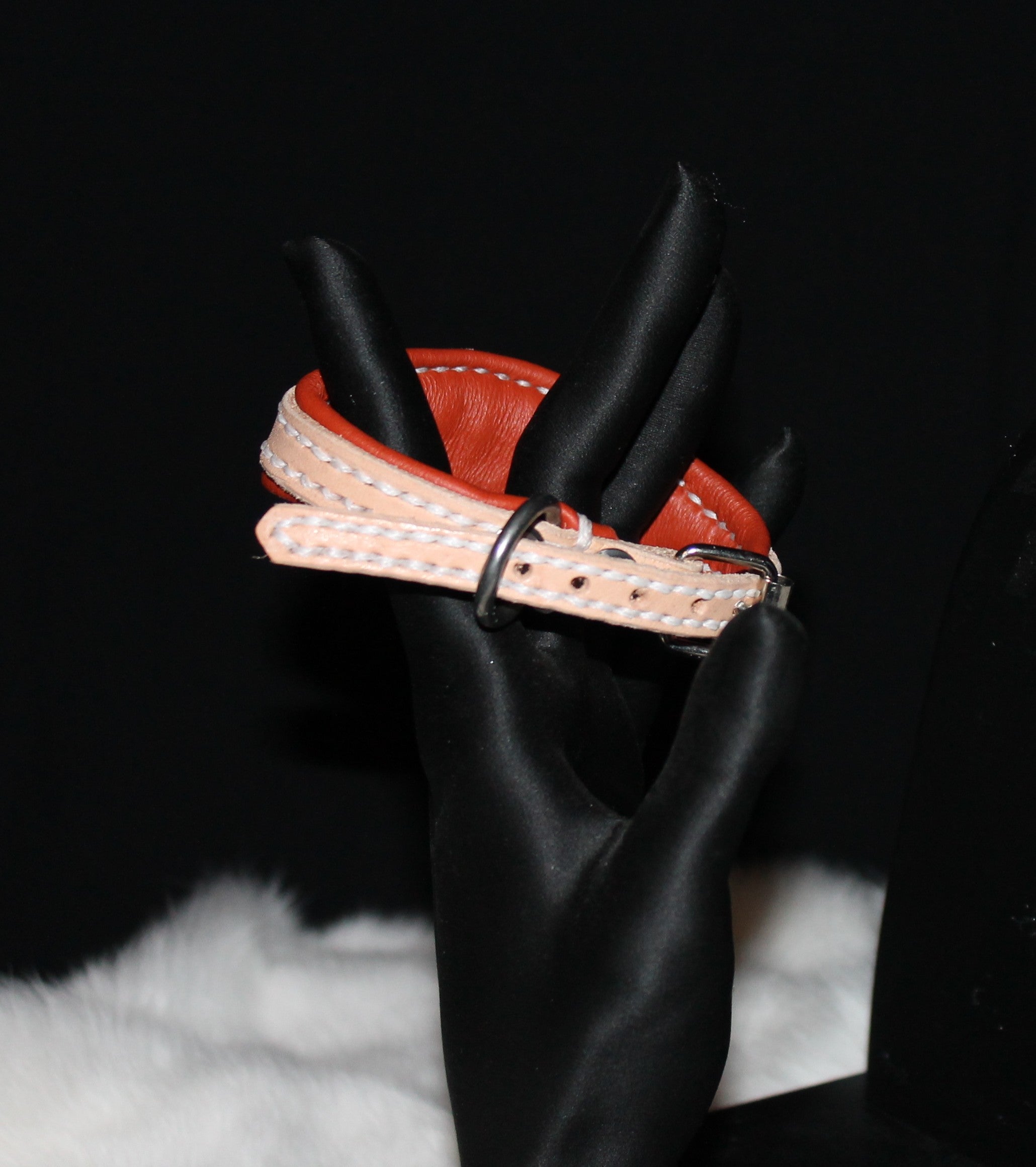 DIY handgenähtes Fettleder-Halsband für bsp. Windspiel, Beige mit gesticktem Fächer und Stein, Größe 19–23 cm, 1 - 3,5 cm breit